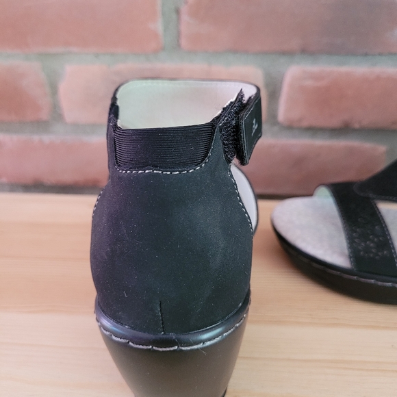 Size 7 sandals NWT JBU - Picture 4 of 4